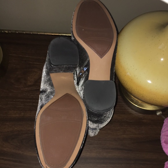 Elegant Gray Velvet Ankle Boots - Picture 4 of 4